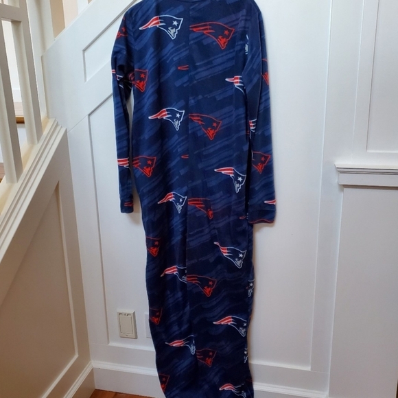 NFL New England Patriots Microfleece zip up footed PJs Loungewear fan wear - Picture 2 of 4